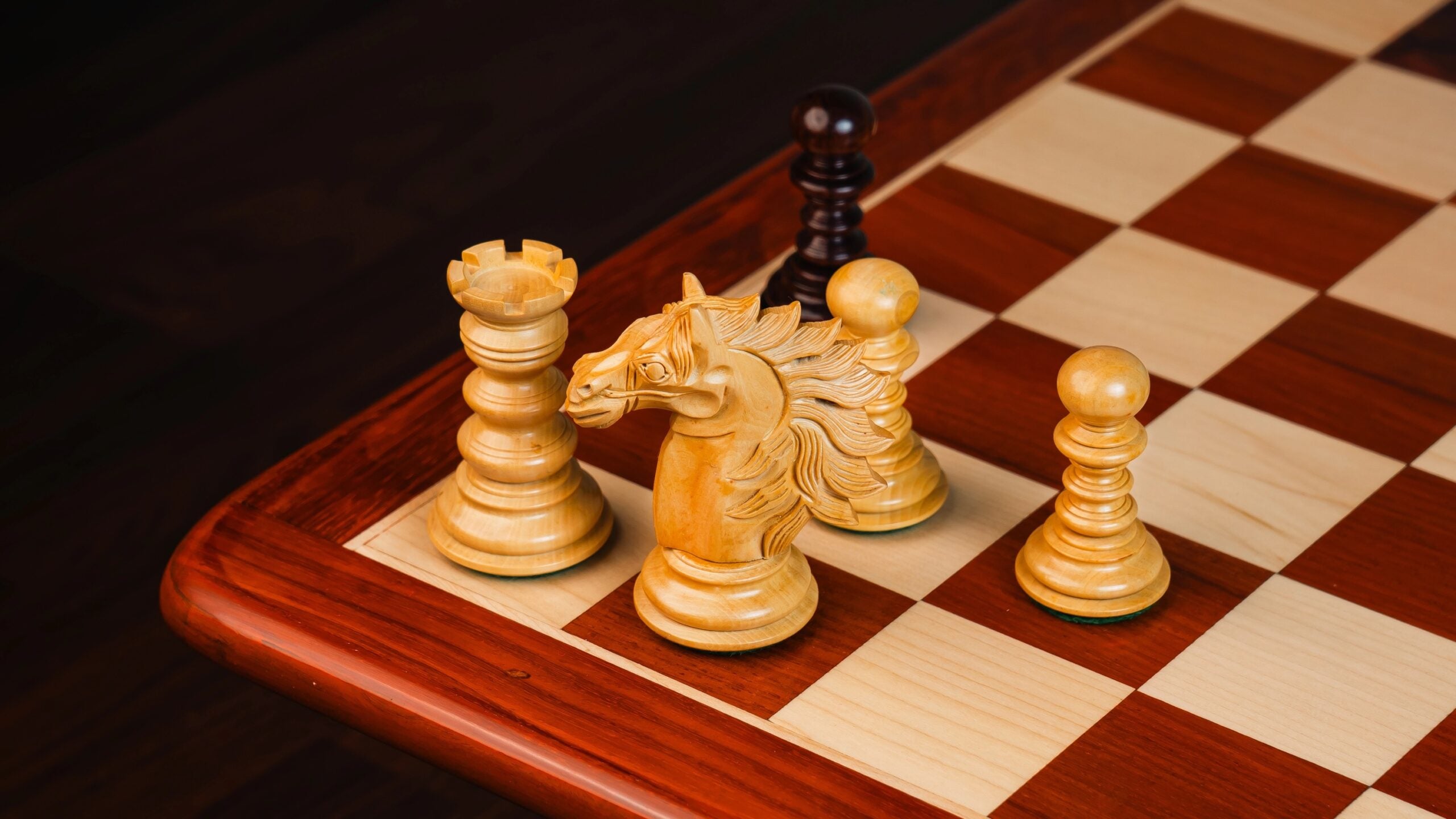 4.4” ARTHUR KNIGHT LUXURY STAUNTON CHESS PIECES WITH 21” PADAUK WOOD CHESSBOARD & STORAGE BOX