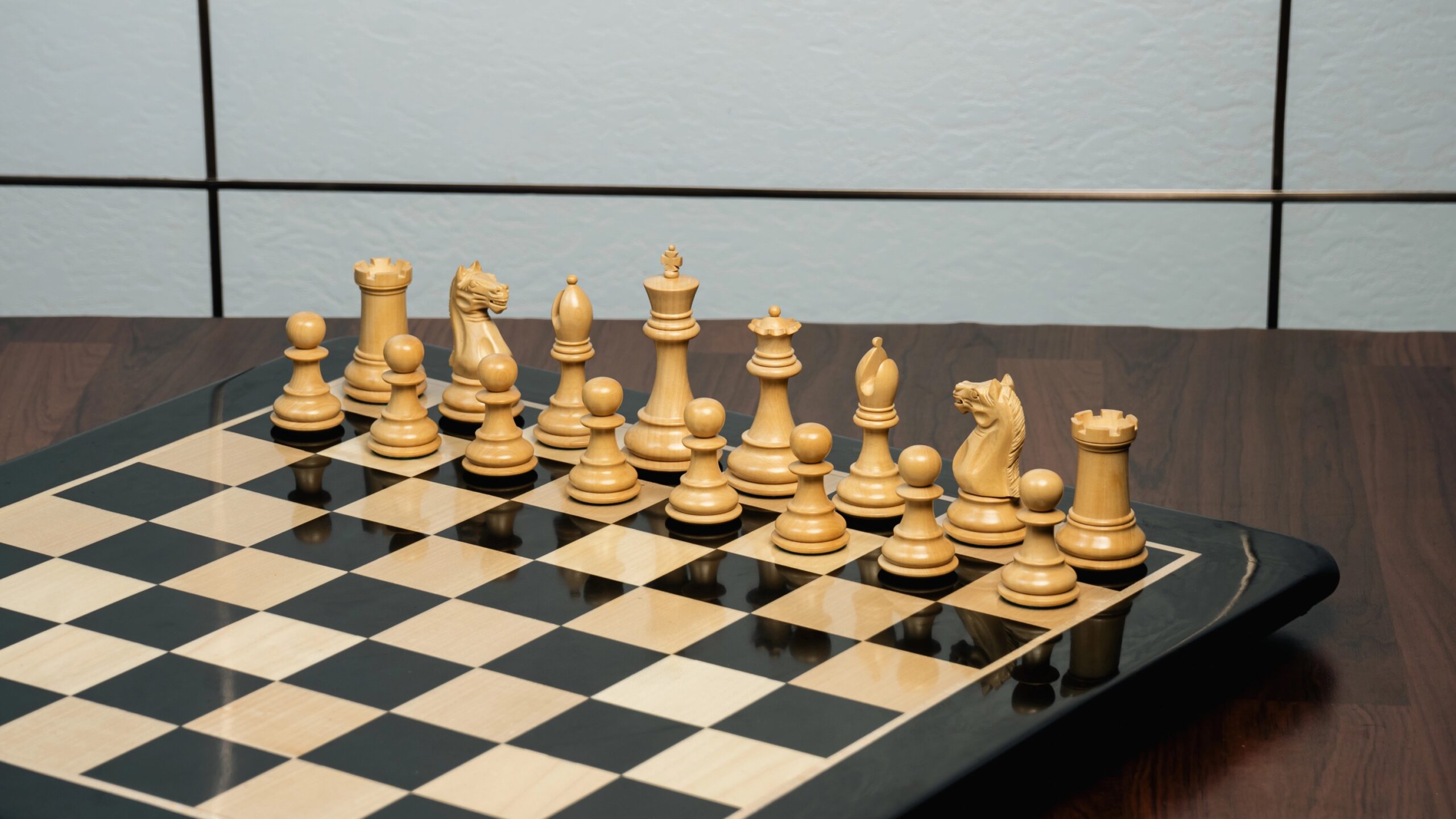 4" FIERCE KNIGHT STAUNTON EBONY TRIPLE WEIGHTED CHESS PIECES WITH 21" EBONY CHESSBOARD & STORAGE BOX