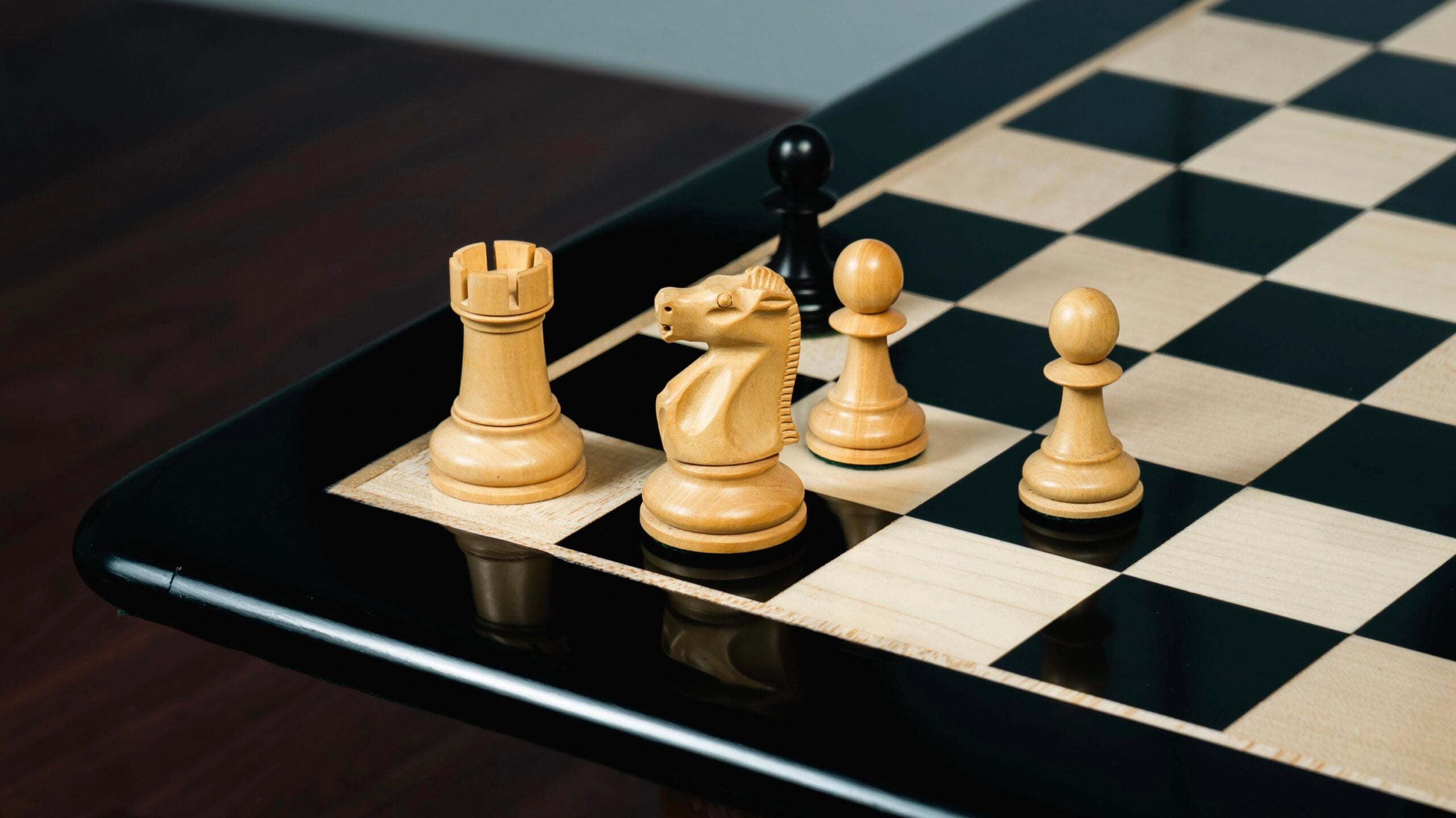 3.75” THE FISCHER SPASSKY 1972 SERIES EBONISED DOUBLE WEIGHTED CHESS PIECES, 21” EBONY BOARD & BOX