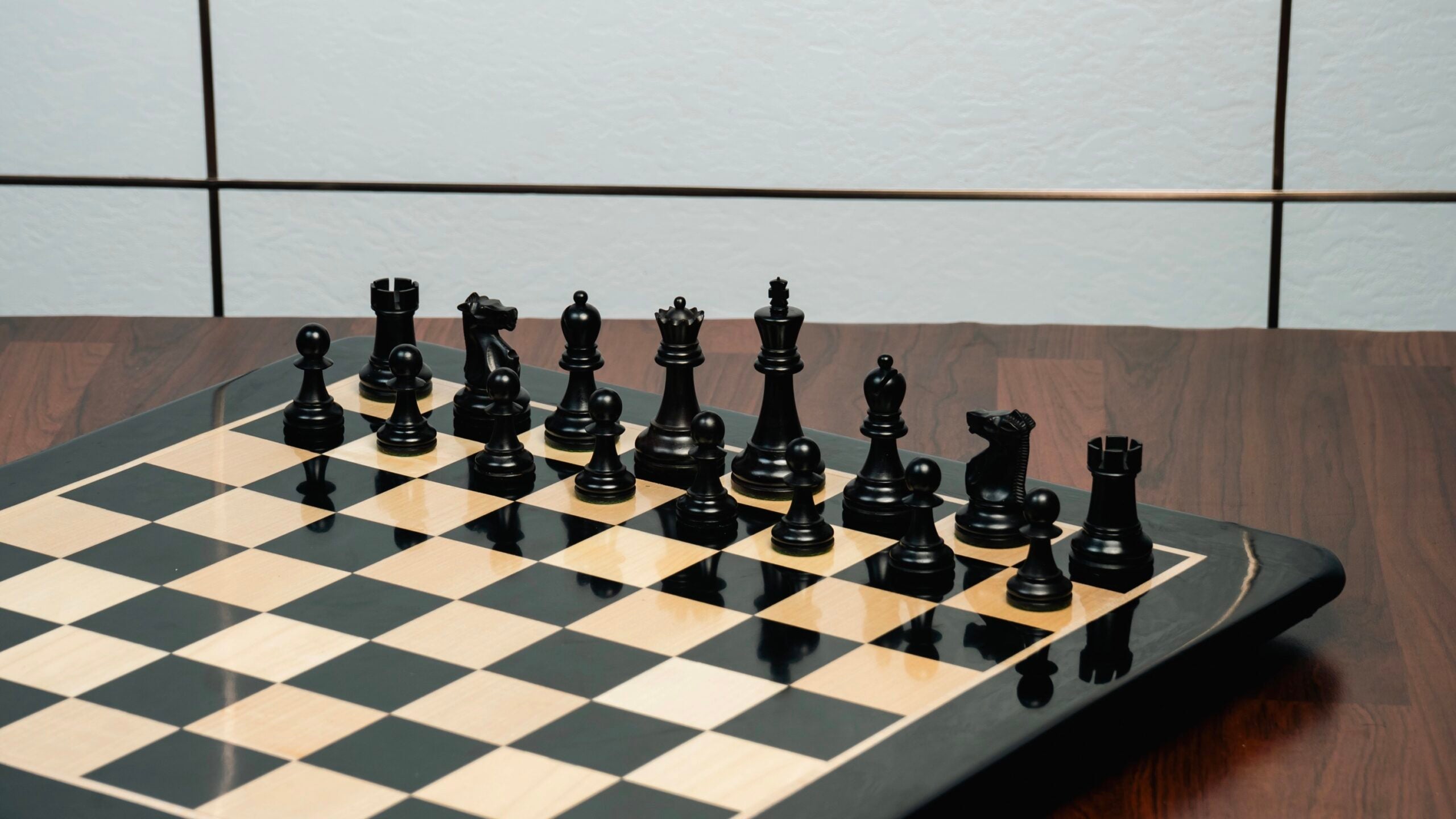 3.75” THE FISCHER SPASSKY 1972 SERIES EBONISED DOUBLE WEIGHTED CHESS PIECES, 21” EBONY BOARD & BOX