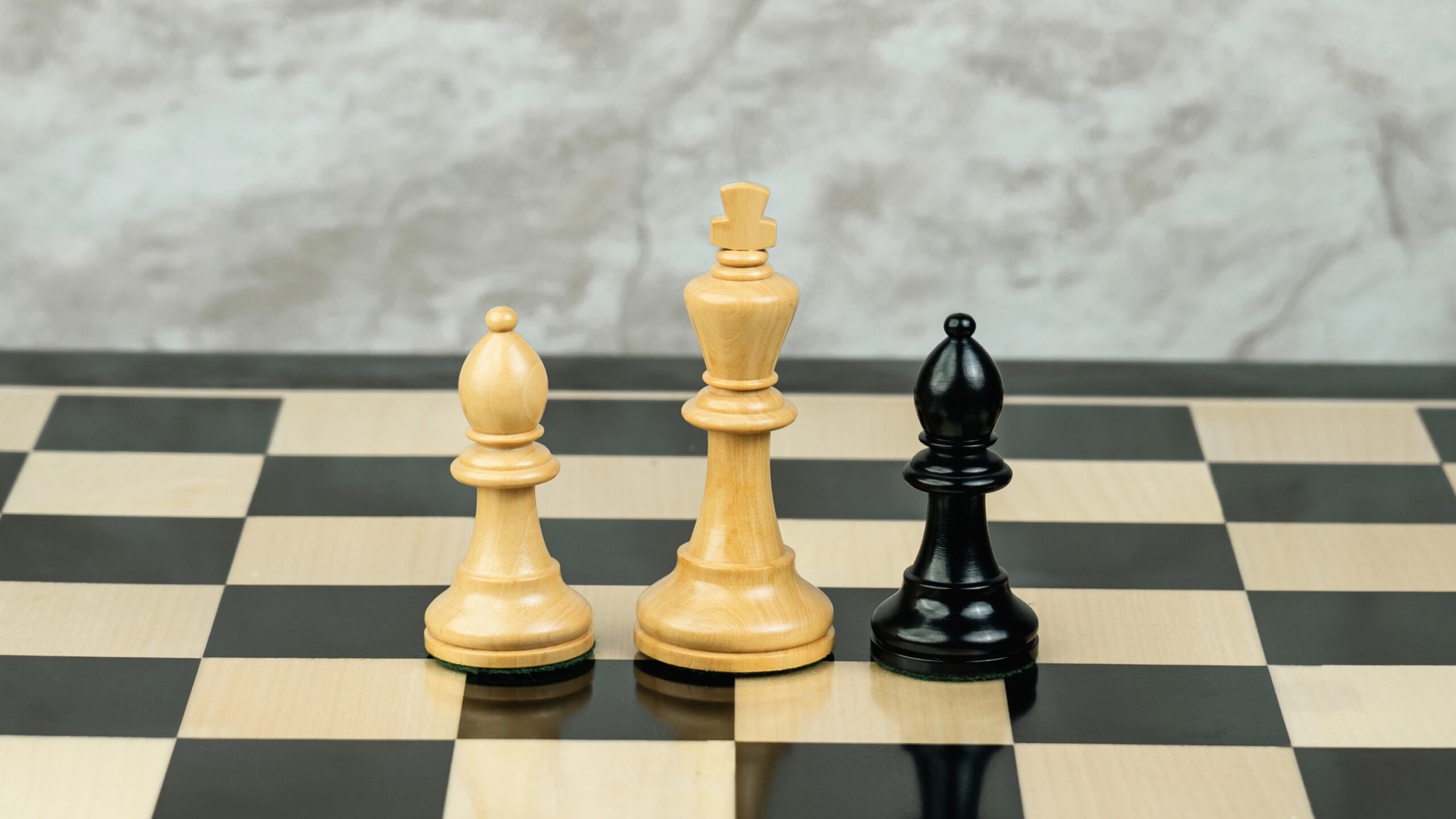 3.9” REPRODUCED BOHEMIAN EBONISED TRIPLE WEIGHTED CHESS PIECES