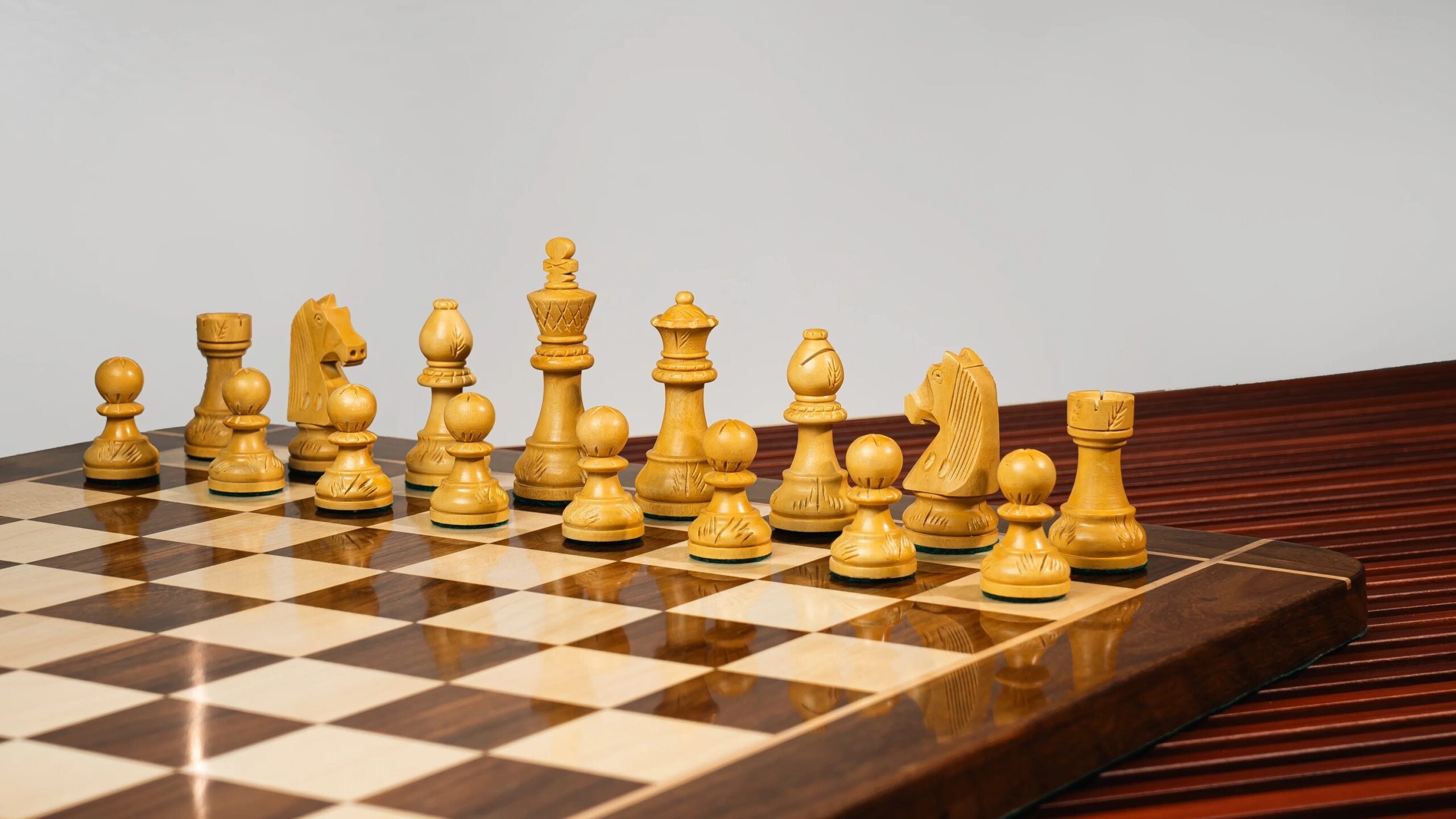 3.75” CARVED GERMAN KNIGHT STAUNTON WEIGHTED CHESS PIECES WITH 21” GOLDEN ROSEWOOD CHESSBOARD & BOX
