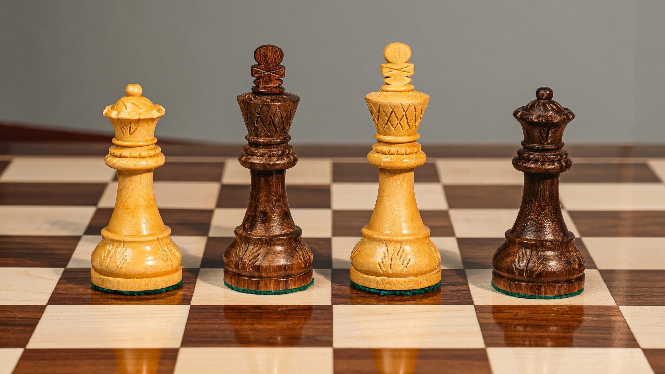 3.75” CARVED GERMAN KNIGHT STAUNTON WEIGHTED CHESS PIECES
