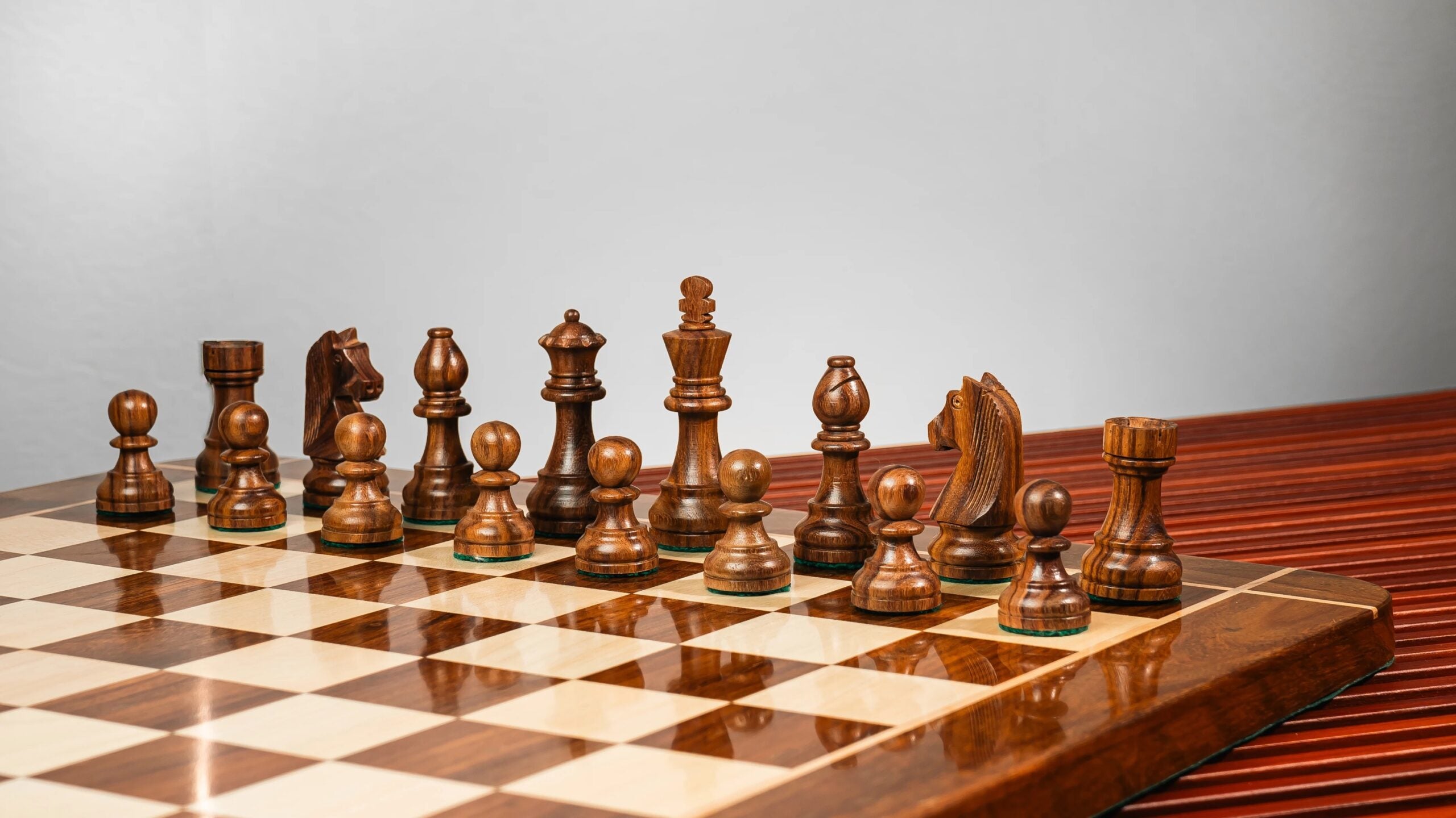 3.75” GERMAN KNIGHT STAUNTON WEIGHTED CHESS PIECES WITH 21” GOLDEN ROSEWOOD CHESSBOARD