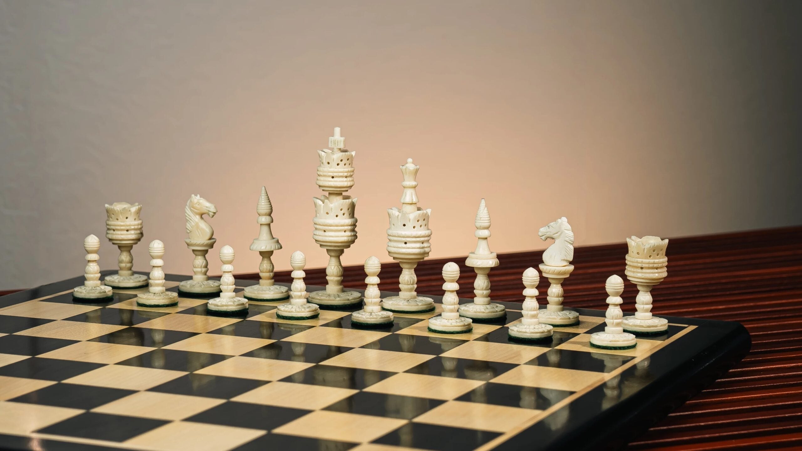 4.1” LOTUS CAMEL BONE CHESS WITH 17” EBONY STYLE CHESS COARD