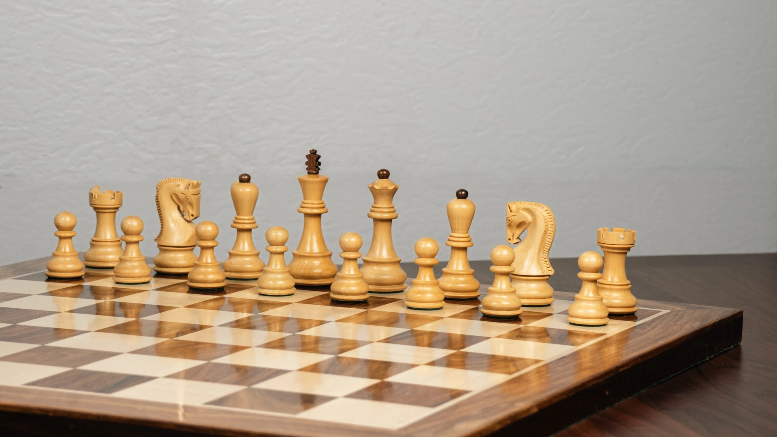 3.9” RUSSIAN ZAGREB 1959’ WEIGHTED CHESS PIECES, 21” WOODEN CHESSBOARD & BOX
