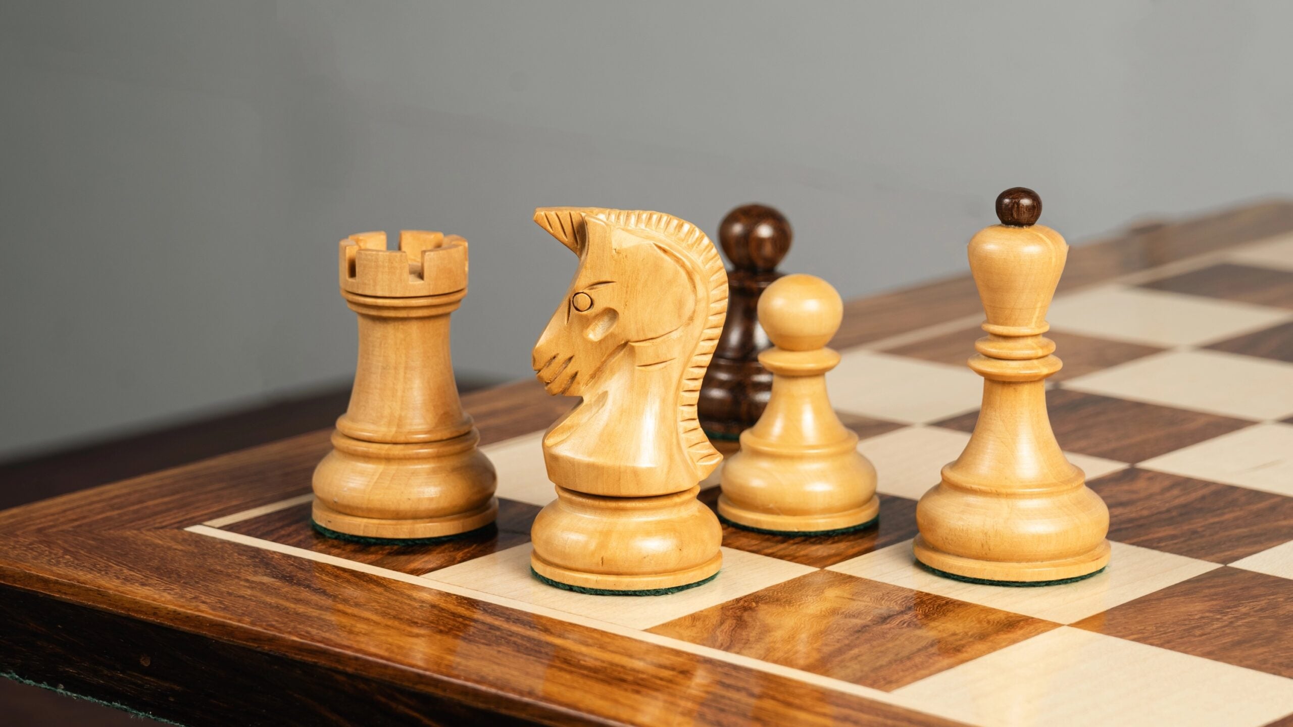 3.75” 1970s’ DUBROVINIK FISCHER TRIPLE WEIGHTED CHESS PIECES WITH EXTRA QUEENS