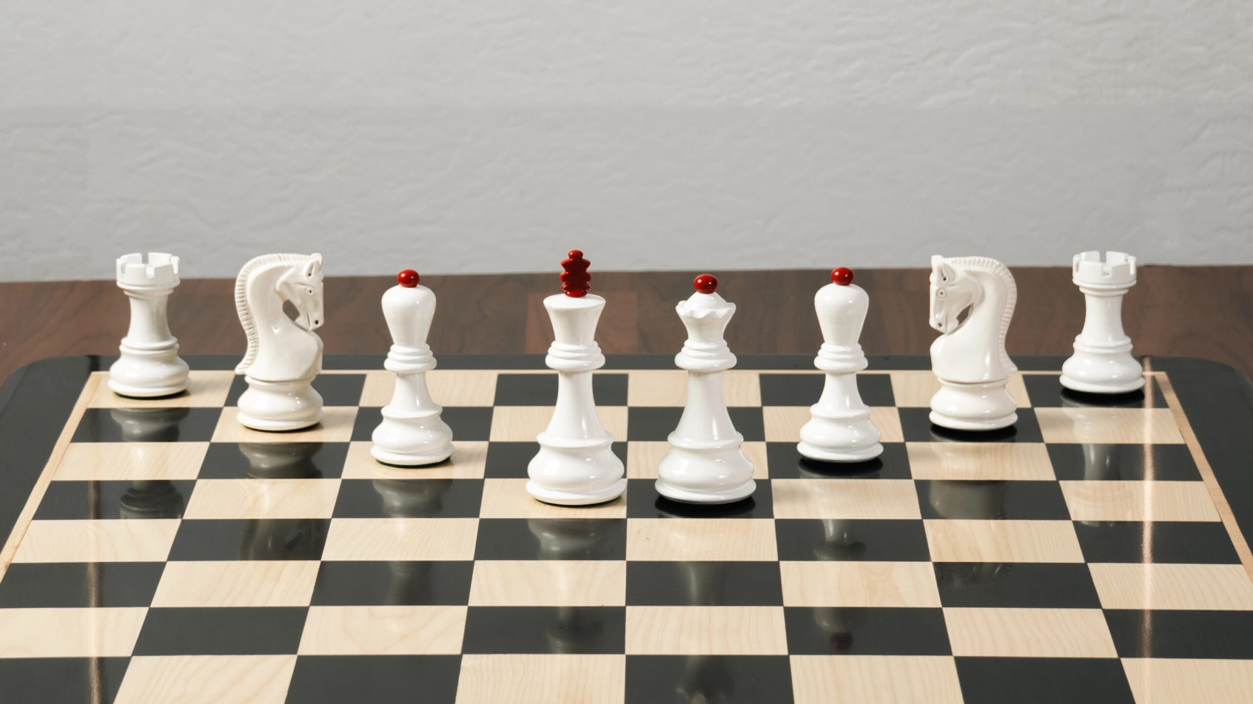 3.9” RUSSIAN ZAGREB 1959’ PAINTED WEIGHTED CHESS PIECES, 21” EBONY CHESSBOARD & BOX