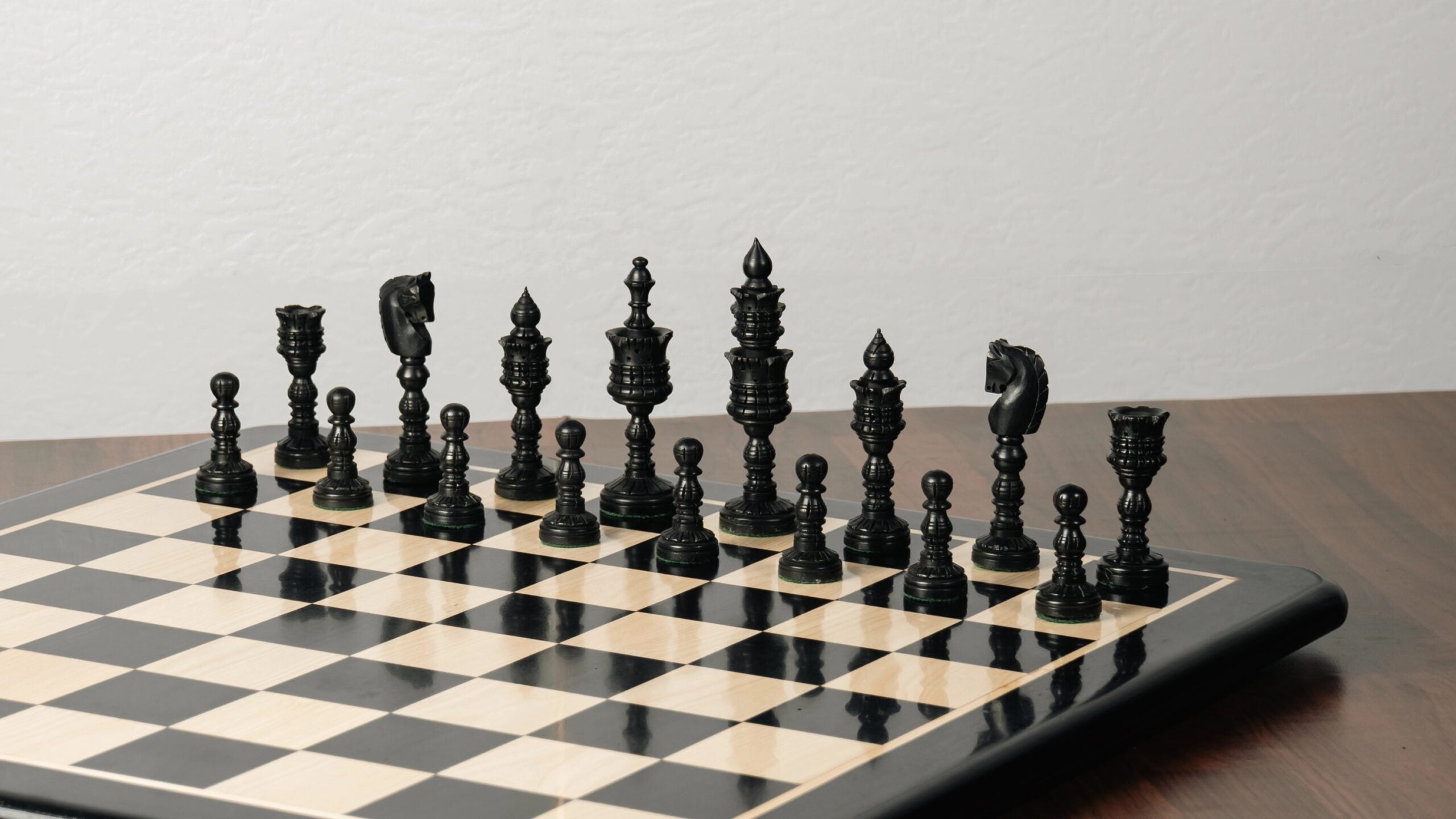 4.75” LOTUS SERIES EBONISED WOOD WEIGHTS CHESS PIECES & 17” EBONY STYLE WOOD CHESSBOARD