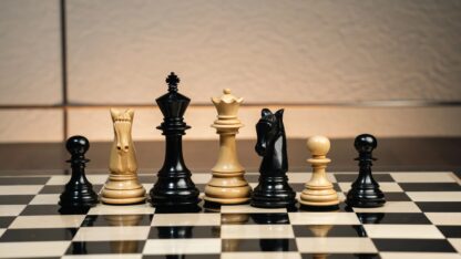 4.5” COLUMBIAN LUXURY STAUNTON EBONY TRIPLE WEIGHTED CHESS PIECES WITH 21” CHESSBOARD & STORAGE BOX